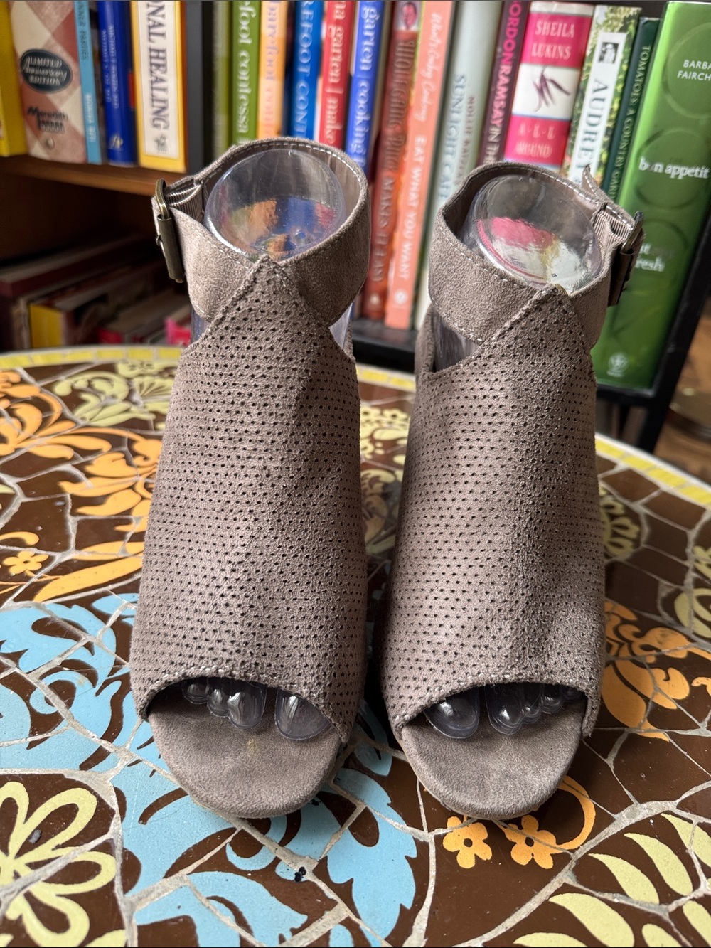 NATURAL BREEZE Womens Taupe Perforated Peep-Toe BLICK Heel Mule Sz: 8
